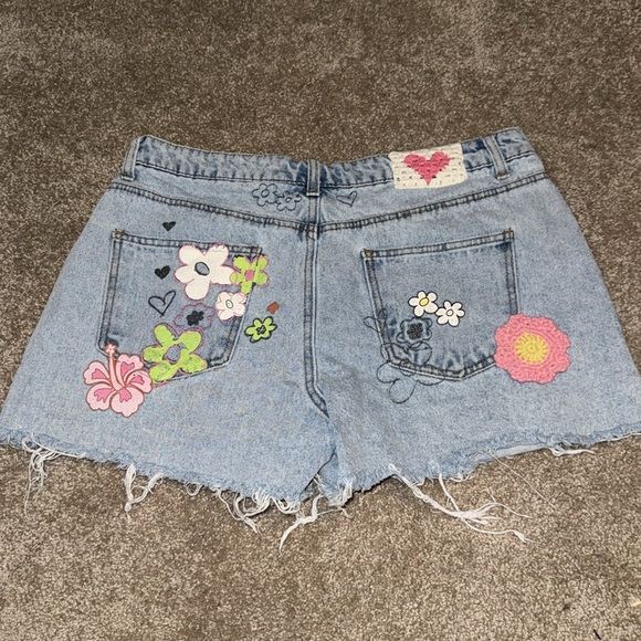 Barbie x Forever 21 Women's Distressed Denim Cut-Off Shorts size 31. B3 - Picture 5 of 6